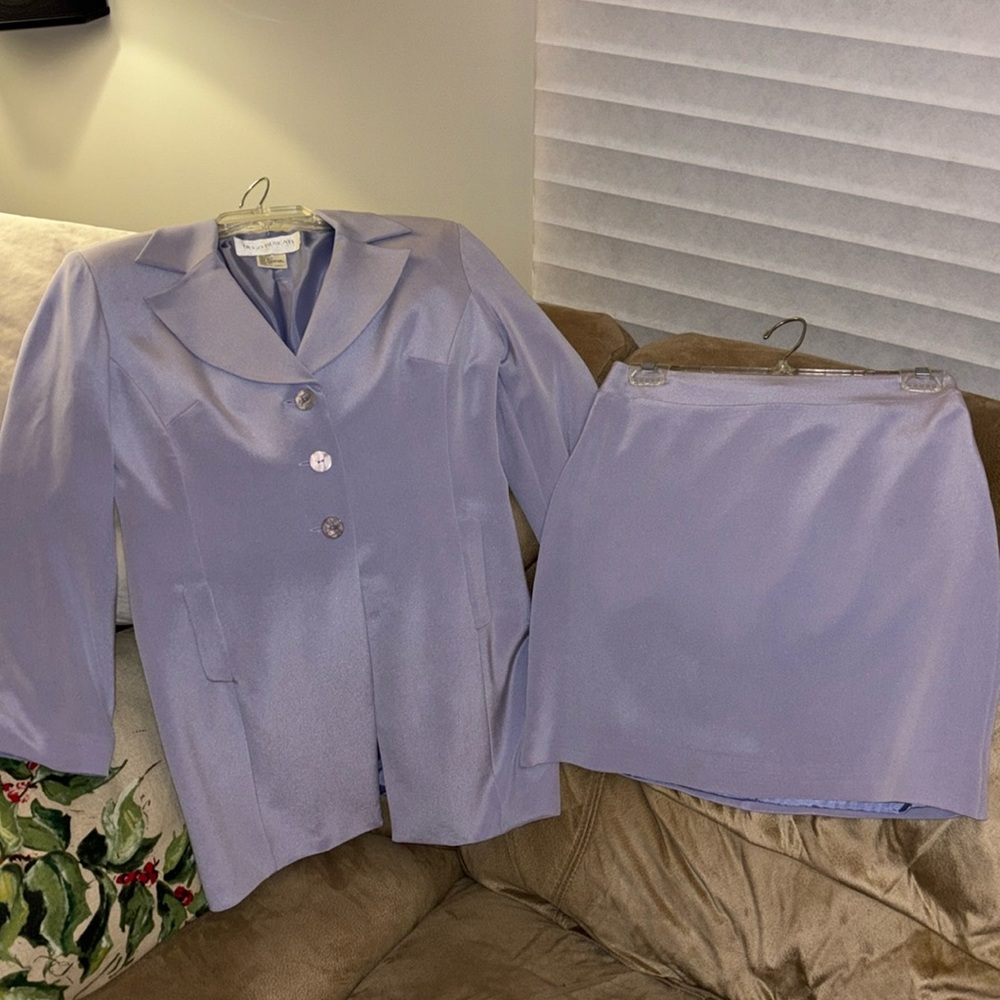 HUGO BUSCATI 100% silk jacket with matching skirt!